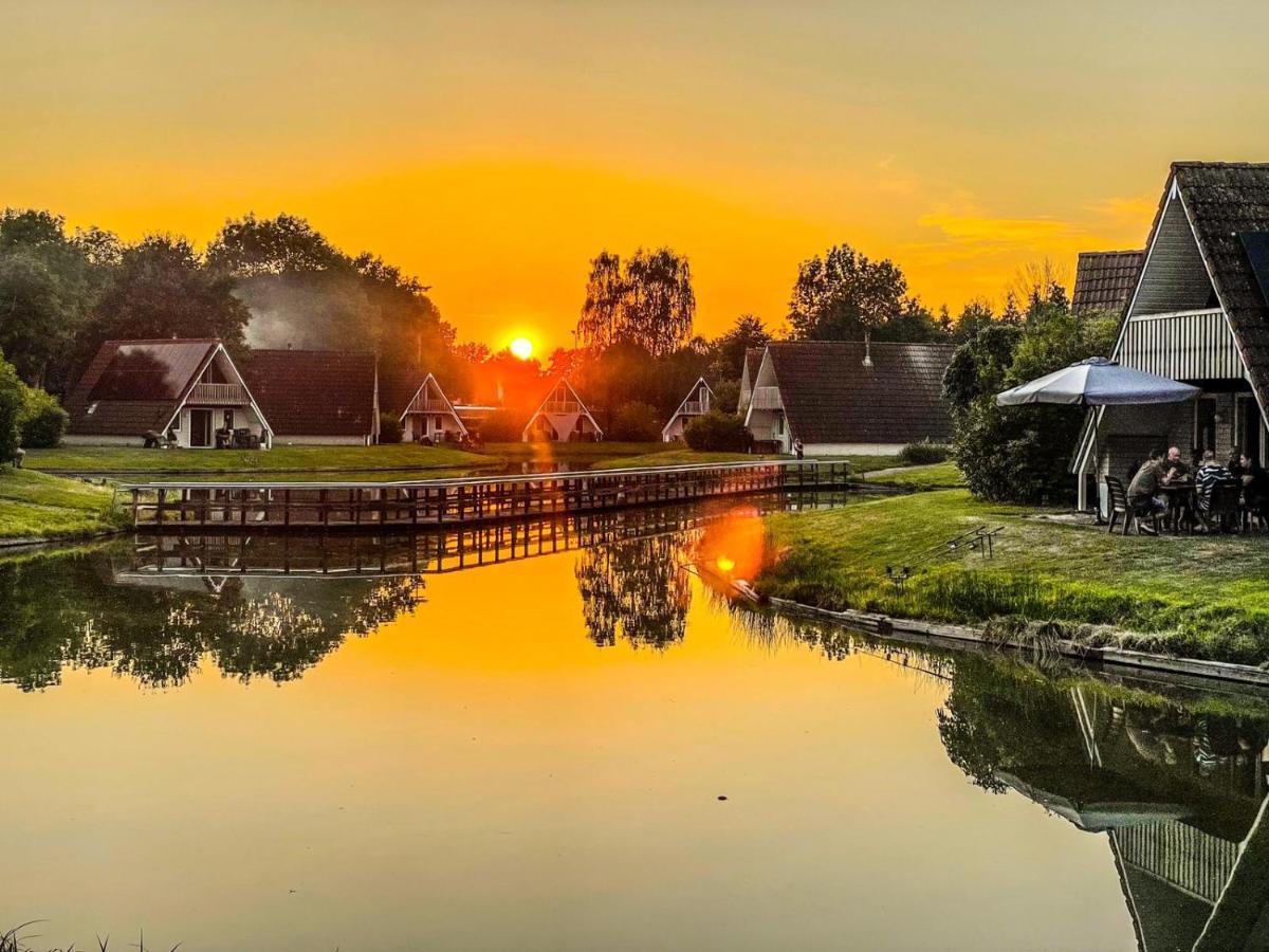 Villa De Waterlelie Gezellig En Sfeervol Aan Het Water à Gramsbergen Extérieur photo