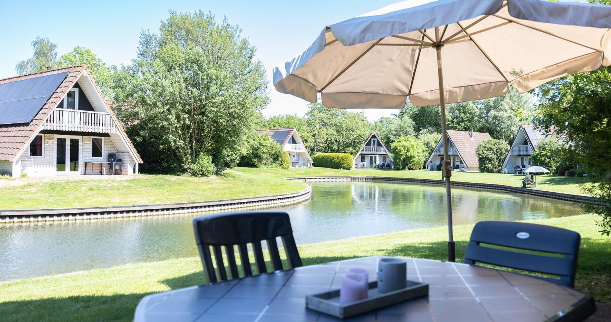 Villa De Waterlelie Gezellig En Sfeervol Aan Het Water à Gramsbergen Extérieur photo